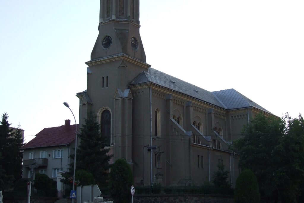 Biserică în centrul orașului Tășnad